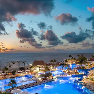 Resort Moon Palace Nizuc, Alfredo V. Bonfil